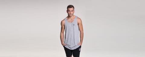 Ο Ιάσονας Μανδηλάς έκανε πρόταση γάμου στον σύντροφό του – Το ρομαντικό βίντεο στην Πράγα