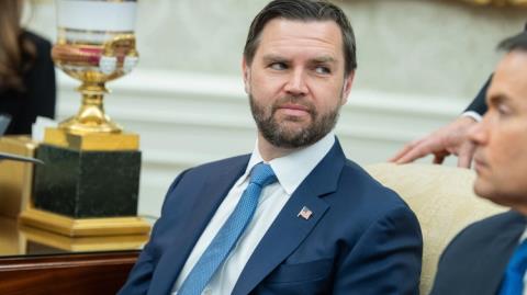 Η Ουάσινγκτον αντικατέστησε τον Γουίτκοφ με τον Βανς για «ουσιαστικές διαπραγματεύσεις» με την Τεχεράνη