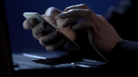 &Alpha;&upsilon;&xi;&eta;&mu;έ&nu;&epsilon;&sigmaf; &kappa;&alpha;&tau;&alpha;&gamma;&gamma;&epsilon;&lambda;ί&epsilon;&sigmaf; &gamma;&iota;&alpha; &tau;&eta;&lambda;&epsilon;&phi;&omega;&nu;&iota;&kappa;έ&sigmaf; &alpha;&pi;ά&tau;&epsilon;&sigmaf;, &epsilon;&pi;&iota;&tau;ή&delta;&epsilon;&iota;&omicron;&iota; &epsilon;&pi;&iota;&chi;&epsilon;&iota;&rho;&omicron;ύ&nu; &nu;&alpha; &alpha;&pi;&omicron;&sigma;&pi;ά&sigma;&omicron;&upsilon;&nu; &tau;&rho;&alpha;&pi;&epsilon;&zeta;&iota;&kappa;έ&sigmaf; &pi;&lambda;&eta;&rho;&omicron;&phi;&omicron;&rho;ί&epsilon;&sigmaf; &kappa;&alpha;&iota; &sigma;&tau;&omicron;&iota;&chi;&epsilon;ί&alpha;