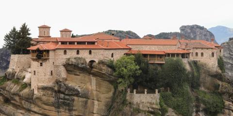 Τραγωδία στα Μετέωρα-Έπεσε από τον βράχο της Ιεράς Μονής Αγίου Στεφάνου 65χρονη