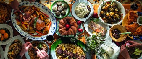 &Alpha;&kappa;&rho;&iota;&beta;ό&tau;&epsilon;&rho;&omicron; &sigma;&epsilon; &sigma;&chi;έ&sigma;&eta; &mu;&epsilon; &pi;έ&rho;&sigma;&iota; &tau;&omicron; &pi;&alpha;&sigma;&chi;&alpha;&lambda;&iota;&nu;ό &tau;&rho;&alpha;&pi;έ&zeta;&iota;, &pi;ό&sigma;&alpha; &theta;&alpha; &kappa;&omicron;&sigma;&tau;ί&sigma;&epsilon;&iota;-Ά&nu;&omicron;&delta;&omicron;&sigmaf; &tau;&iota;&mu;ώ&nu; &sigma;&epsilon; &kappa;&rho;έ&alpha;&sigmaf;, &lambda;&alpha;&chi;&alpha;&nu;&iota;&kappa;ά &kappa;&alpha;&iota; &phi;&lambda;&alpha;&omicron;ύ&nu;&epsilon;&sigmaf; (&pi;ί&nu;&alpha;&kappa;&epsilon;&sigmaf;)