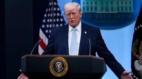 Επιβεβαίωσε για άλλη μία φορά τις απειλές για σφοδρές επιθέσεις εναντίον του Ιράν ο Τραμπ-Χρονικό περιθώριο μέχρι τα ξημερώματα