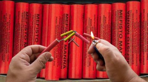 Ανέκοψαν για έλεγχο 64χρονο και εντόπισαν κροτίδες-Κατηγορήθηκε γραπτώς, οδηγείται ενώπιον Δικαστηρίου