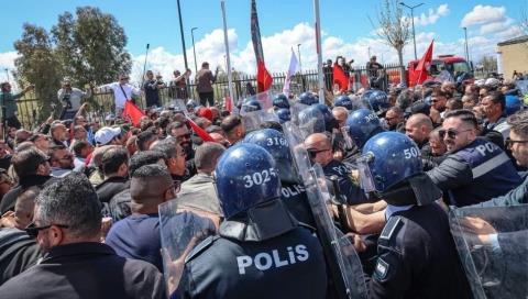 &Epsilon;&pi;&iota;&mu;έ&nu;&omicron;&upsilon;&nu; &mu;&epsilon; &pi;&alpha;&rho;&alpha;ί&tau;&eta;&sigma;&eta; &tau;&eta;&sigmaf; &laquo;&kappa;&upsilon;&beta;έ&rho;&nu;&eta;&sigma;&eta;&sigmaf;&raquo; &omicron;&iota; &tau;/&kappa; &sigma;&upsilon;&nu;&tau;&epsilon;&chi;&nu;ί&epsilon;&sigmaf;-&Delta;&iota;&alpha;&delta;&eta;&lambda;ώ&sigma;&epsilon;&iota;&sigmaf; έ&xi;&omega; &alpha;&pi;ό &tau;&omicron; &laquo;&pi;&rho;&omega;&theta;&upsilon;&pi;&omicron;&upsilon;&rho;&gamma;&iota;&kappa;ό &gamma;&rho;&alpha;&phi;&epsilon;ί&omicron;&raquo;