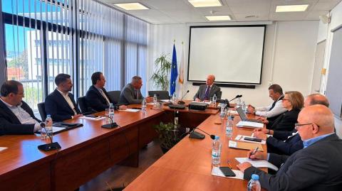 &Mu;. &Kappa;&epsilon;&rho;&alpha;&upsilon;&nu;ό&sigmaf;: &Eta; &Kappa;ύ&pi;&rho;&omicron;&sigmaf; &delta;&iota;&alpha;&tau;&eta;&rho;&epsilon;ί &tau;&iota;&sigmaf; &pi;&iota;&omicron; &chi;&alpha;&mu;&eta;&lambda;έ&sigmaf; &tau;&iota;&mu;έ&sigmaf; &kappa;&alpha;&upsilon;&sigma;ί&mu;&omega;&nu; &alpha;&pi;ό ό&lambda;&epsilon;&sigmaf; &tau;&iota;&sigmaf; &chi;ώ&rho;&epsilon;&sigmaf; &tau;&eta;&sigmaf; &Epsilon;&upsilon;&rho;&omega;&pi;&alpha;ϊ&kappa;ή&sigmaf; Έ&nu;&omega;&sigma;&eta;&sigmaf;