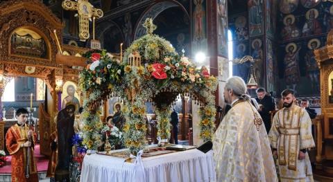 &Mu;&epsilon;&gamma;ά&lambda;&eta; &Pi;&alpha;&rho;&alpha;&sigma;&kappa;&epsilon;&upsilon;ή: &Eta; &Alpha;&pi;&omicron;&kappa;&alpha;&theta;ή&lambda;&omega;&sigma;&eta;, &omicron; &Epsilon;&pi;&iota;&tau;ά&phi;&iota;&omicron;&sigmaf; &kappa;&alpha;&iota; &tau;&alpha; έ&theta;&iota;&mu;&alpha;
