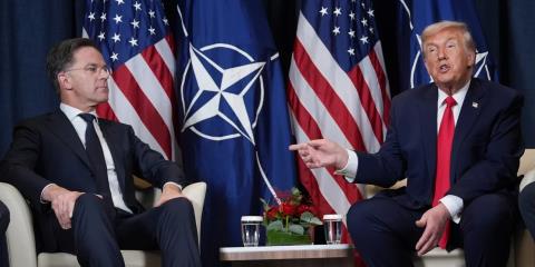 Politico: Γιατί ο Τραμπ συγκρούστηκε με τον Ρούτε-Το παρασκήνιο της έντασης στο ΝΑΤΟ