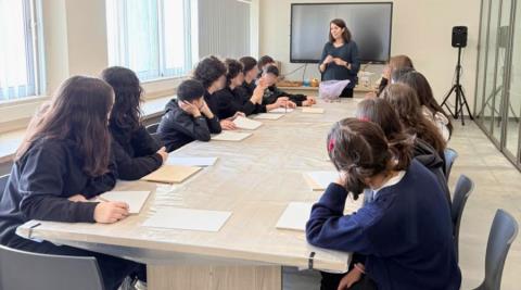 &Omicron;&iota; &alpha;&xi;ί&epsilon;&sigmaf; &tau;&eta;&sigmaf; &Kappa;&upsilon;&pi;&rho;&iota;&alpha;&kappa;ή&sigmaf; &pi;&rho;&omicron;&epsilon;&delta;&rho;ί&alpha;&sigmaf; &tau;&omicron;&upsilon; &Sigma;&upsilon;&mu;&beta;&omicron;&upsilon;&lambda;ί&omicron;&upsilon; &tau;&eta;&sigmaf; &Epsilon;&Epsilon; έ&gamma;&iota;&nu;&alpha;&nu; &beta;&iota;&omega;&mu;&alpha;&tau;&iota;&kappa;ό &epsilon;&rho;&gamma;&alpha;&sigma;&tau;ή&rho;&iota; &tau;&omicron;&upsilon; &Mu;&omicron;&upsilon;&sigma;&epsilon;ί&omicron;&upsilon; &Kappa;ώ&sigma;&tau;&alpha; &Alpha;&rho;&gamma;&upsilon;&rho;&omicron;ύ