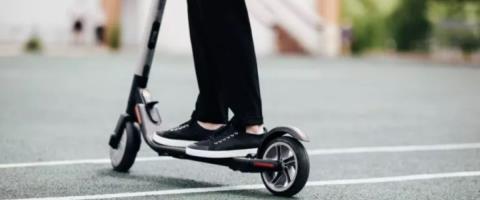 &Sigma;&epsilon; &sigma;&omicron;&beta;&alpha;&rho;ή &kappa;&alpha;&tau;ά&sigma;&tau;&alpha;&sigma;&eta; &mu;&epsilon; &kappa;ά&tau;&alpha;&gamma;&mu;&alpha; &kappa;&rho;&alpha;&nu;ί&omicron;&upsilon; 13&chi;&rho;&omicron;&nu;&omicron;&sigmaf;-Έ&chi;&alpha;&sigma;&epsilon; &tau;&omicron;&nu; έ&lambda;&epsilon;&gamma;&chi;&omicron; &tau;&omicron; scooter &tau;&omicron;&upsilon; &kappa;&alpha;&iota; &alpha;&nu;&alpha;&tau;&rho;ά&pi;&eta;&kappa;&epsilon;