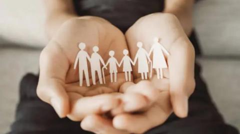 &Sigma;&tau;ό&chi;&omicron;&sigmaf; &tau;&omega;&nu; &Kappa;&omicron;&iota;&nu;&omega;&nu;&iota;&kappa;ώ&nu; &Lambda;&epsilon;&iota;&tau;&omicron;&upsilon;&rho;&gamma;ώ&nu; &tau;&eta;&sigmaf; &Gamma;&epsilon;&iota;&tau;&omicron;&nu;&iota;ά&sigmaf; &eta; &sigma;&tau;ή&rho;&iota;&xi;&eta; &epsilon;&upsilon;ά&lambda;&omega;&tau;&omega;&nu; &pi;&omicron;&lambda;&iota;&tau;ώ&nu;-&Epsilon;&nu;ί&sigma;&chi;&upsilon;&sigma;&eta; &tau;&eta;&sigmaf; &sigma;&upsilon;&nu;&epsilon;&rho;&gamma;&alpha;&sigma;ί&alpha;&sigmaf; &Upsilon;&Kappa;&Epsilon; &kappa;&alpha;&iota; &Tau;&omicron;&pi;&iota;&kappa;ή&sigmaf; &Alpha;&upsilon;&tau;&omicron;&delta;&iota;&omicron;ί&kappa;&eta;&sigma;&eta;&sigmaf;