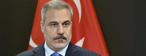 &Beta;ά&lambda;&lambda;&epsilon;&iota; &xi;&alpha;&nu;ά &kappa;&alpha;&tau;ά &tau;&eta;&sigmaf; &tau;&rho;&iota;&mu;&epsilon;&rho;&omicron;ύ&sigmaf; &sigma;&upsilon;&nu;&epsilon;&rho;&gamma;&alpha;&sigma;ί&alpha;&sigmaf; &Kappa;ύ&pi;&rho;&omicron;&upsilon; &mu;&epsilon; &Epsilon;&lambda;&lambda;ά&delta;&alpha; &kappa;&alpha;&iota; &Iota;&sigma;&rho;&alpha;ή&lambda; &omicron; &Phi;&iota;&nu;&tau;ά&nu;-&laquo;&Phi;έ&rho;&nu;&epsilon;&iota; &pi;&rho;&omicron;&beta;&lambda;ή&mu;&alpha;&tau;&alpha; &kappa;&alpha;&iota; &pi;ό&lambda;&epsilon;&mu;&omicron;&raquo;