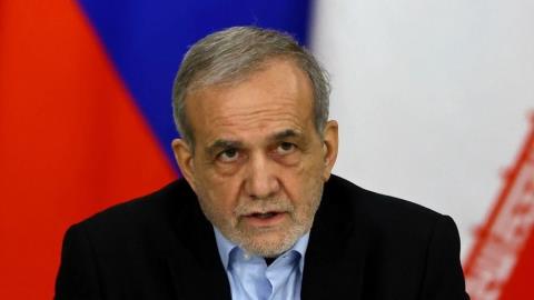 &Upsilon;&pi;έ&rho; &tau;&omicron;&upsilon; &Pi;ά&pi;&alpha; &omicron; &Pi;&epsilon;&zeta;&epsilon;&sigma;&kappa;&iota;ά&nu; &sigma;&tau;&eta; &delta;&iota;&alpha;&mu;ά&chi;&eta; &tau;&omicron;&upsilon; &mu;&epsilon; &tau;&omicron;&nu; &Tau;&rho;&alpha;&mu;&pi;-&laquo;&Kappa;&alpha;&tau;&alpha;&delta;&iota;&kappa;ά&zeta;&omega; &tau;&eta;&nu; &pi;&rho;&omicron;&sigma;&beta;&omicron;&lambda;ή&raquo;