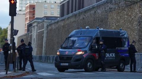 Κρατούσε φυλακισμένο το εννιάχρονο παιδί του μέσα σε βαν για πάνω από έναν χρόνο στη Γαλλία