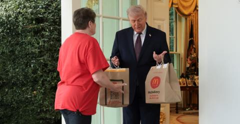 &Beta;&Iota;&Nu;&Tau;&Epsilon;&Omicron;: &Omicron; &Tau;&rho;&alpha;&mu;&pi; &pi;&alpha;&rho;ή&gamma;&gamma;&epsilon;&iota;&lambda;&epsilon; &tau;&omicron; &alpha;&gamma;&alpha;&pi;&eta;&mu;έ&nu;&omicron; &tau;&omicron;&upsilon; fast-food &sigma;&tau;&omicron;&nu; &Lambda;&epsilon;&upsilon;&kappa;ό &Omicron;ί&kappa;&omicron;, έ&delta;&omega;&sigma;&epsilon; &phi;&iota;&lambda;&omicron;&delta;ώ&rho;&eta;&mu;&alpha; 100 &delta;&omicron;&lambda;ά&rho;&iota;&alpha; &sigma;&tau;&eta; &delta;&iota;&alpha;&nu;&omicron;&mu;έ&alpha;