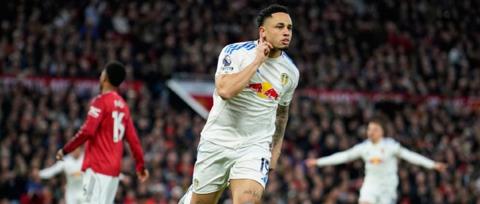 Ήττα πισωγύρισμα για τη Γιουνάιτεντ, η Λιντς έφυγε με μεγάλη νίκη παραμονής από το Όλντ Τράφορντ