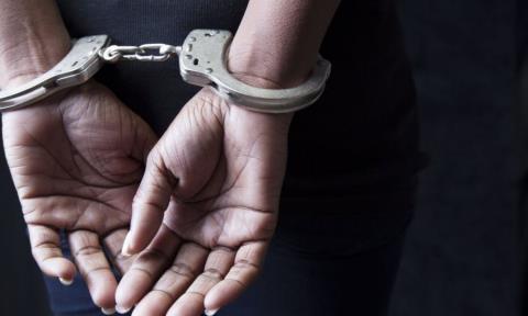 Συνελήφθη 41χρονη κατά την άφιξη της Κύπρο-Έκλεψε 17,500 από λογαριασμό γυναίκας που απεβίωσε