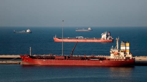 Τρία τάνκερ που συνδέονται με το Ιράν διέσχισαν τα Στενά του Ορμούζ παρά τον αποκλεισμό των ΗΠΑ