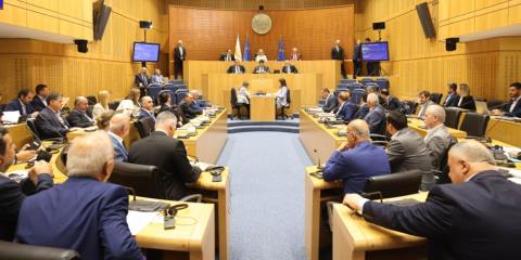 &Sigma;&tau;&eta;&nu; &tau;&epsilon;&lambda;&epsilon;&upsilon;&tau;&alpha;ί&alpha; &Omicron;&lambda;&omicron;&mu;έ&lambda;&epsilon;&iota;&alpha; &pi;&rho;ό&tau;&alpha;&sigma;&eta; &Alpha;&Kappa;&Epsilon;&Lambda; &gamma;&iota;&alpha; &laquo;&chi;&rho;&upsilon;&sigma;ή &beta;ί&zeta;&alpha;&raquo;-&Zeta;&eta;&tau;ά &alpha;&upsilon;&sigma;&tau;&eta;&rho;ό&tau;&epsilon;&rho;&omicron; &pi;&lambda;&alpha;ί&sigma;&iota;&omicron; &mu;έ&sigma;&omega; &kappa;&alpha;&nu;&omicron;&nu;&iota;&sigma;&mu;ώ&nu; &pi;&omicron;&upsilon; &theta;&alpha; &epsilon;&gamma;&kappa;&rho;ί&nu;&omicron;&nu;&tau;&alpha;&iota; &alpha;&pi;ό &tau;&eta; &Beta;&omicron;&upsilon;&lambda;ή