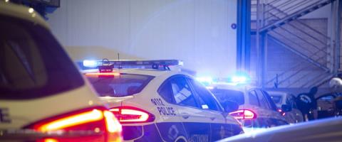 &Epsilon;&pi;&epsilon;&iota;&sigma;&omicron;&delta;&iota;&alpha;&kappa;ή &kappa;&alpha;&tau;&alpha;&delta;ί&omega;&xi;&eta; &kappa;&alpha;&iota; &sigma;ύ&lambda;&lambda;&eta;&psi;&eta; &delta;ύ&omicron; &pi;&rho;&omicron;&sigma;ώ&pi;&omega;&nu;-&Sigma;&upsilon;&gamma;&kappa;&rho;&omicron;ύ&sigma;&tau;&eta;&kappa;&alpha;&nu; &mu;&epsilon; &pi;&epsilon;&rho;&iota;&pi;&omicron;&lambda;&iota;&kappa;ά, &epsilon;&pi;&iota;&tau;έ&theta;&eta;&kappa;&epsilon; &sigma;&tau;&omicron;&upsilon;&sigmaf; &alpha;&sigma;&tau;&upsilon;&nu;&omicron;&mu;&iota;&kappa;&omicron;ύ&sigmaf; 19&chi;&rho;&omicron;&nu;&omicron;&sigmaf;