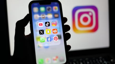 &Sigma;&tau;&alpha; 15 έ&tau;&eta; &tau;&omicron; &epsilon;&lambda;ά&chi;&iota;&sigma;&tau;&omicron; ό&rho;&iota;&omicron; &gamma;&iota;&alpha; &chi;&rho;ή&sigma;&eta; &tau;&omega;&nu; social media &sigma;&tau;&eta;&nu; &Kappa;ύ&pi;&rho;&omicron;-&Epsilon;&tau;&omicron;&iota;&mu;ά&zeta;&epsilon;&tau;&alpha;&iota; &nu;&omicron;&mu;&omicron;&sigma;&chi;έ&delta;&iota;&omicron; &pi;&omicron;&upsilon; &theta;&alpha; &rho;&upsilon;&theta;&mu;ί&zeta;&epsilon;&iota; &tau;&omicron; &pi;&epsilon;&delta;ί&omicron; &epsilon;&phi;&alpha;&rho;&mu;&omicron;&gamma;ή&sigmaf;