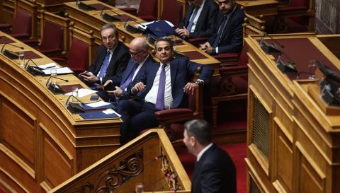 Πυρ ομαδόν κατά Μητσοτάκη από την αντιπολίτευση για το Κράτος Δικαίου-«Πρέπει να φύγει ο διαπλεκόμενος πρωθυπουργός»