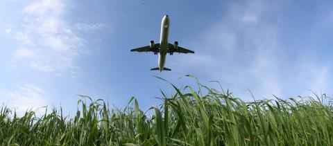 &Alpha;&epsilon;&rho;&omicron;&pi;&omicron;&rho;&iota;&kappa;ή &epsilon;&tau;&alpha;&iota;&rho;&epsilon;ί&alpha; &sigma;&tau;&eta;&nu; &Omicron;&lambda;&lambda;&alpha;&nu;&delta;ί&alpha; &alpha;&kappa;&upsilon;&rho;ώ&nu;&epsilon;&iota; &pi;ά&nu;&omega; &alpha;&pi;ό 100 &pi;&tau;ή&sigma;&epsilon;&iota;&sigmaf; &lambda;ό&gamma;&omega; &tau;&eta;&sigmaf; &alpha;ύ&xi;&eta;&sigma;&eta;&sigmaf; &tau;&omicron;&upsilon; &kappa;ό&sigma;&tau;&omicron;&upsilon;&sigmaf; &tau;&omega;&nu; &kappa;&alpha;&upsilon;&sigma;ί&mu;&omega;&nu;