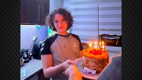 &laquo;&Mu;&pi;&omicron;&rho;&epsilon;ί &alpha;&pi;&lambda;ά &nu;&alpha; &tau;&omicron; &kappa;ά&nu;&omega; &sigma;ή&mu;&epsilon;&rho;&alpha;&raquo;: &Alpha;&nu;&alpha;&tau;&rho;&iota;&chi;&iota;&alpha;&sigma;&tau;&iota;&kappa;ό &mu;ή&nu;&upsilon;&mu;&alpha; &tau;&omicron;&upsilon; 14&chi;&rho;&omicron;&nu;&omicron;&upsilon; &delta;&rho;ά&sigma;&tau;&eta; &sigma;&tau;&eta;&nu; &Tau;&omicron;&upsilon;&rho;&kappa;ί&alpha; &lambda;ί&gamma;&omicron; &pi;&rho;&iota;&nu; &sigma;&kappa;&omicron;&tau;ώ&sigma;&epsilon;&iota; &epsilon;&nu;&nu;&iota;ά ά&tau;&omicron;&mu;&alpha; &mu;έ&sigma;&alpha; &sigma;&epsilon; &sigma;&chi;&omicron;&lambda;&epsilon;ί&omicron;