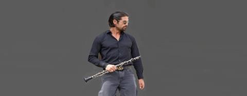 Ο Άρης Μουγκοπέτρος επέστρεψε στο στούντιο ηχογράφησης έναν χρόνο μετά τον ακρωτηριασμό των δαχτύλων του