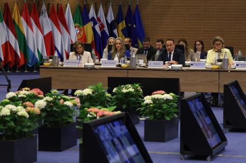 &Kappa;. &Kappa;&omicron;&upsilon;&mu;ή&sigmaf;: &Alpha;&pi;ό &tau;&omicron;&upsilon;&sigmaf; &sigma;&eta;&mu;&alpha;&nu;&tau;&iota;&kappa;ό&tau;&epsilon;&rho;&omicron;&upsilon;&sigmaf; &pi;&upsilon;&lambda;ώ&nu;&epsilon;&sigmaf; &tau;&eta;&sigmaf; &omicron;&iota;&kappa;&omicron;&nu;&omicron;&mu;ί&alpha;&sigmaf; &Epsilon;&Epsilon; &omicron; &tau;&omicron;&upsilon;&rho;&iota;&sigma;&mu;ό&sigmaf;