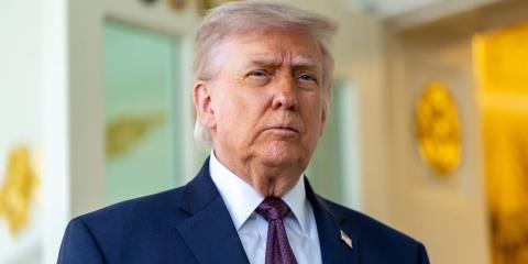 &Pi;&iota;έ&zeta;&epsilon;&iota; &gamma;&iota;&alpha; &sigma;&upsilon;&mu;&phi;&omega;&nu;ί&alpha; &mu;&epsilon; &tau;&omicron; &Iota;&rho;ά&nu; &kappa;&alpha;&iota; &alpha;&pi;&epsilon;&iota;&lambda;&epsilon;ί &mu;&epsilon; &tau;&eta;&nu; &epsilon;&kappa;&epsilon;&chi;&epsilon;&iota;&rho;ί&alpha; &omicron; &Tau;&rho;&alpha;&mu;&pi;-&laquo;&Delta;&iota;&alpha;&pi;&rho;&alpha;&gamma;&mu;&alpha;&tau;&epsilon;ύ&sigma;&epsilon;&iota;&sigmaf; &tau;&omicron; &Sigma;&alpha;&beta;&beta;&alpha;&tau;&omicron;&kappa;ύ&rho;&iota;&alpha;&kappa;&omicron;&raquo;