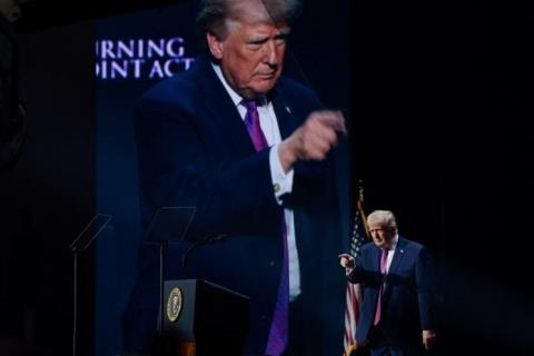 &Alpha;&pi;&omicron;&kappa;&alpha;&lambda;ύ&psi;&epsilon;&iota;&sigmaf; &gamma;&iota;&alpha; UFO &pi;&rho;&omicron;&alpha;&nu;ή&gamma;&gamma;&epsilon;&iota;&lambda;&epsilon; &omicron; &Tau;&rho;&alpha;&mu;&pi;-&laquo;&Beta;&rho;ή&kappa;&alpha;&mu;&epsilon; &pi;&omicron;&lambda;ύ &epsilon;&nu;&delta;&iota;&alpha;&phi;έ&rho;&omicron;&nu;&tau;&alpha; έ&gamma;&gamma;&rho;&alpha;&phi;&alpha;&raquo;