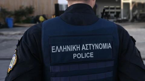 Αθώα για τους βιασμούς των παιδιών λόγω «αδυναμίας αντίληψης του αδίκου» η πρώην σύζυγος του αστυνομικού της ελληνικής Βουλής