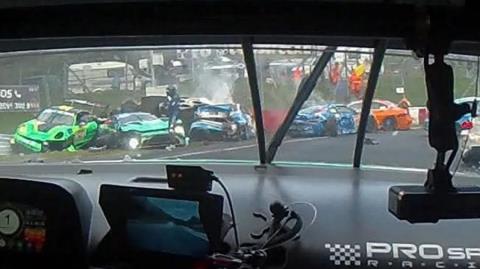 Τραγωδία στα προκριματικά του Νίρμπουργκρινγκ-Ένας νεκρός οδηγός και έξι τραυματίες