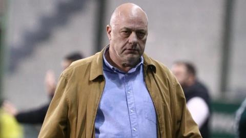 «Ήρθε η ώρα κύριε Λανουά, αν έχεις λίγη τσίπα, το καλοκαίρι να μας αδειάσεις τη γωνιά»