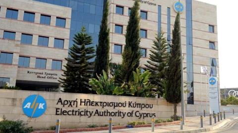 &Sigma;&upsilon;&nu;&alpha;&nu;&tau;ά &tau;&omicron; &Delta;.&Sigma;. &tau;&eta;&sigmaf; &Alpha;&Eta;&Kappa; &kappa;&alpha;&iota; &sigma;&upsilon;&nu;&tau;&epsilon;&chi;&nu;ί&epsilon;&sigmaf; &omicron; &Delta;&alpha;&mu;&iota;&alpha;&nu;ό&sigmaf;-&Epsilon;&pi;ί &tau;ά&pi;&eta;&tau;&omicron;&sigmaf; &tau;&alpha; &alpha;&iota;&tau;ή&mu;&alpha;&tau;ά &tau;&omicron;&upsilon;&sigmaf; &epsilon;&nu;ό&psi;&epsilon;&iota; &tau;&eta;&sigmaf; &alpha;&pi;&epsilon;&rho;&gamma;ί&alpha;&sigmaf; &tau;&eta;&sigmaf; &Pi;έ&mu;&pi;&tau;&eta;&sigmaf;