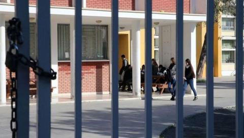 Άγνωστοι μπλόκαραν με οδοντογλυφίδες τις κλειδαριές σε αίθουσες διδασκαλίας σε λύκειο-Αναμένουν τοποθέτηση καμερών