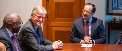 &Sigma;&tau;&omicron; ί&delta;&iota;&omicron; &mu;ή&kappa;&omicron;&sigmaf; &kappa;ύ&mu;&alpha;&tau;&omicron;&sigmaf; &mu;&epsilon; &Chi;&rho;&iota;&sigma;&tau;&omicron;&delta;&omicron;&upsilon;&lambda;ί&delta;&eta; &gamma;&iota;&alpha; &tau;&iota;&sigmaf; &pi;&alpha;&rho;&alpha;&beta;&iota;ά&sigma;&epsilon;&iota;&sigmaf; &sigma;&tau;&eta; &nu;&epsilon;&kappa;&rho;ή &zeta;ώ&nu;&eta; &omicron; &Lambda;&alpha;&kappa;&rho;&omicron;&upsilon;ά-&laquo;&Omicron;&iota; &sigma;&upsilon;&nu;&theta;ή&kappa;&epsilon;&sigmaf; &theta;&alpha; &pi;&rho;έ&pi;&epsilon;&iota; &nu;&alpha; &epsilon;ί&nu;&alpha;&iota; ό&sigma;&omicron; &tau;&omicron; &delta;&upsilon;&nu;&alpha;&tau;ό