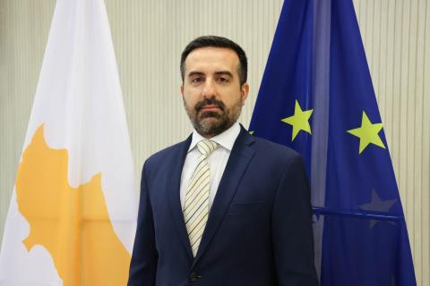 Με απεργιακά μέτρα προειδοποιούν ΠΑΣΥΔΥ και Κλάδος Λειτουργών Κοινωνικών Υπηρεσιών για μεταβίβαση αρμοδιοτήτων σε Υφ. Μετανάστευσης