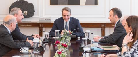 &Sigma;&upsilon;&nu;&alpha;&nu;&tau;ή&theta;&eta;&kappa;&epsilon; &mu;&epsilon; &Mu;&eta;&tau;&sigma;&omicron;&tau;ά&kappa;&eta; &sigma;&tau;&eta;&nu; &Alpha;&theta;ή&nu;&alpha; &omicron; &Sigma;&tau;&epsilon;&phi;ά&nu;&omicron;&upsilon;-&Sigma;&tau;&omicron; &epsilon;&pi;ί&kappa;&epsilon;&nu;&tau;&rho;&omicron; &tau;&eta;&sigmaf; &sigma;&upsilon;&zeta;ή&tau;&eta;&sigma;&eta;&sigmaf; &tau;&omicron; &Kappa;&upsilon;&pi;&rho;&iota;&alpha;&kappa;ό