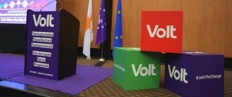 &Epsilon;&pi;έ&sigma;&tau;&rho;&epsilon;&psi;&epsilon; &tau;&alpha; &pi;&upsilon;&rho;ά &sigma;&tau;&omicron;&nu; &Delta;&Eta;&Sigma;&Upsilon; &tau;&omicron; Volt-&Sigma;&phi;&omicron;&delta;&rho;ή &epsilon;&pi;ί&theta;&epsilon;&sigma;&eta; &sigma;&tau;&omicron;&nu; &alpha;&pi;ό&eta;&chi;&omicron; &tau;&eta;&sigmaf; &pi;&alpha;&rho;&omicron;&upsilon;&sigma;ί&alpha;&sigma;&eta;&sigmaf; &tau;&eta;&sigmaf;... &pi;&upsilon;&xi;ί&delta;&alpha;&sigmaf; &tau;&omicron;&upsilon; &kappa;ό&mu;&mu;&alpha;&tau;&omicron;&sigmaf; &kappa;&alpha;&iota; &tau;&omega;&nu; &beta;&omicron;&lambda;ώ&nu; &pi;&omicron;&upsilon; &epsilon;&xi;&alpha;&pi;έ