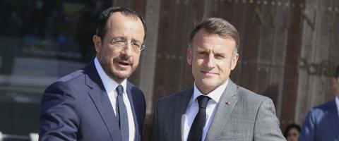 &Epsilon;&pi;ί&sigma;&eta;&mu;&eta; &epsilon;&pi;ί&sigma;&kappa;&epsilon;&psi;&eta; &Mu;&alpha;&kappa;&rho;ό&nu; &sigma;&tau;&eta; &Lambda;&epsilon;&upsilon;&kappa;&omega;&sigma;ί&alpha; &tau;&eta;&nu; &Pi;έ&mu;&pi;&tau;&eta;-&laquo;&Omicron;&iota; &sigma;&chi;έ&sigma;&epsilon;&iota;&sigmaf; &Kappa;&upsilon;&pi;&rho;&iota;&alpha;&kappa;ή&sigmaf; &Delta;&eta;&mu;&omicron;&kappa;&rho;&alpha;&tau;ί&alpha;&sigmaf; &kappa;&alpha;&iota; &Gamma;&alpha;&lambda;&lambda;ί&alpha;&sigmaf;&nbsp;&beta;&rho;ί&sigma;&kappa;&omicron;&nu;&tau;&alpha;&iota; &sigma;&tau;&omicron; &upsilon;&psi;&eta;&lambda;ό&tau;&epsilon;&rho;&omicron; &epsilon;&pi;ί&pi;&epsilon;&delta;&omicron;&raquo;