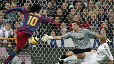 «Μετάνιωσα που δεν πέρασα και τον Ρομπέρτο Κάρλος»-Η αποκάλυψη του Ροναλντίνιο για το θρυλικό γκολ κόντρα στην Ρεάλ, δείτε βίντεο