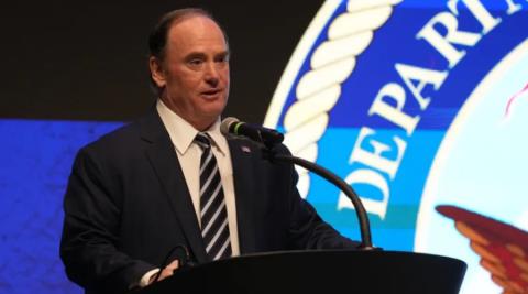 Παραιτήθηκε ο υπουργός Πολεμικού Ναυτικού των ΗΠΑ, ο δεύτερος υψηλόβαθμος στρατιωτικός αξιωματούχος αυτόν τον μήνα