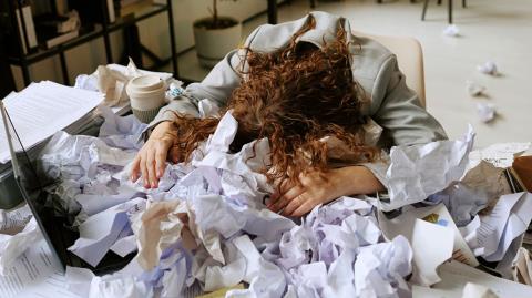 Η εργασία σκοτώνει 840.000 ανθρώπους τον χρόνο-Στο επίκεντρο οι ψυχοκοινωνικοί κίνδυνοι