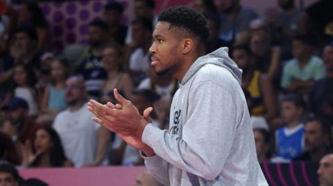 Ο Αντετοκούνμπο προπονείται σε στυλ... Ρόκι Μπαλμπόα και ετοιμάζεται για την επόμενη σεζόν στο ΝΒΑ