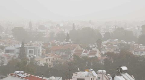 Επέστρεψε η σκόνη και παραμένει μέχρι τη Δευτέρα-Μεμονωμένες βροχές στα ορεινά