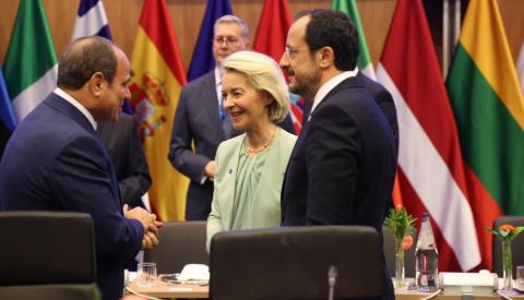 &Omega;&sigmaf; &alpha;&rho;&chi;ή &epsilon;&nu;ό&sigmaf; &sigma;&upsilon;&nu;&epsilon;&pi;&omicron;ύ&sigmaf; &delta;&iota;&alpha;&lambda;ό&gamma;&omicron;&upsilon; &beta;&lambda;έ&pi;&epsilon;&iota; &omicron; &Chi;&rho;&iota;&sigma;&tau;&omicron;&delta;&omicron;&upsilon;&lambda;ί&delta;&eta;&sigmaf; &tau;&eta;&nu; ά&tau;&upsilon;&pi;&eta; &sigma;&upsilon;&nu;ά&nu;&tau;&eta;&sigma;&eta; &sigma;&tau;&eta; &Lambda;&epsilon;&upsilon;&kappa;&omega;&sigma;ί&alpha;-&laquo;&Chi;έ&rho;&iota; &mu;&epsilon; &chi;έ&rho;&iota; &mu;&epsilon; &mu;&iota;&alpha; &iota;&sigma;&chi;&upsilon;&rho;ό&tau;&epsilon;&rho;&eta;, &pi;&iota;&omicron; &sigma;&tau;&alpha;&theta;&epsilon;