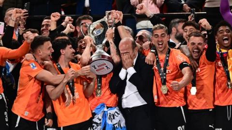 ΒΙΝΤΕΟ: Η στιγμή της απονομής του κυπέλλου Ελλάδας στον ΟΦΗ και οι ξέφρενοι πανηγυρισμοί