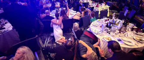 «Έγιναν τόσο γρήγορα τα πράγματα»-Πώς έζησε ο Κύπριος δημοσιογράφος την ένοπλη επίθεση στο δείπνο των ανταποκριτών του Λευκού Οίκου