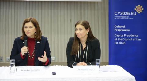 &Delta;ύ&omicron; &epsilon;&kappa;&theta;έ&sigma;&epsilon;&iota;&sigmaf; &sigma;&tau;&omicron; &epsilon;&xi;&omega;&tau;&epsilon;&rho;&iota;&kappa;ό &tau;&omicron;&nu; &Iota;&omicron;ύ&nu;&iota;&omicron; &sigma;&tau;&omicron; &pi;&lambda;&alpha;ί&sigma;&iota;&omicron; &pi;&omicron;&lambda;&iota;&tau;&iota;&sigma;&tau;&iota;&kappa;&omicron;ύ &pi;&rho;&omicron;&gamma;&rho;ά&mu;&mu;&alpha;&tau;&omicron;&sigmaf; &Kappa;&upsilon;&pi;&rho;&iota;&alpha;&kappa;ή&sigmaf; &Pi;&rho;&omicron;&epsilon;&delta;&rho;ί&alpha;&sigmaf;